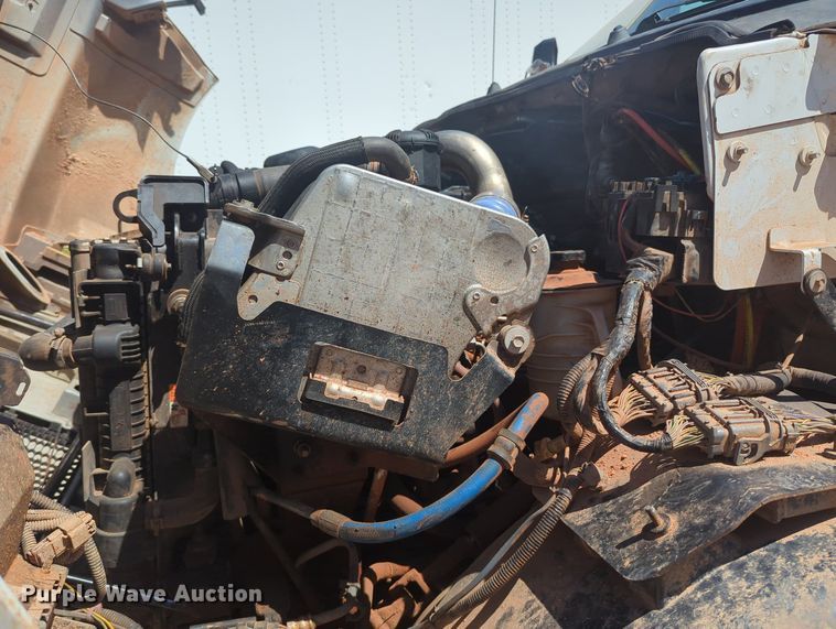 image for item MY9927 2017 Ford F650 Super Duty  roll-off container truck