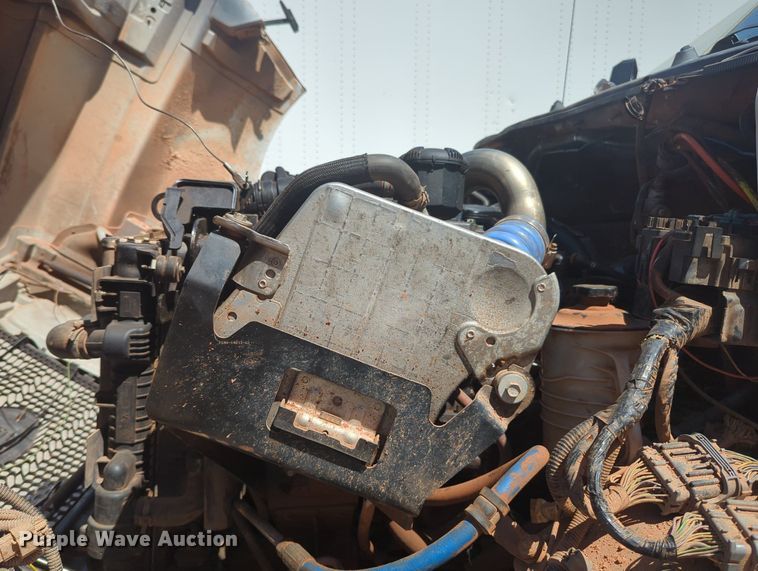 image for item MY9927 2017 Ford F650 Super Duty  roll-off container truck