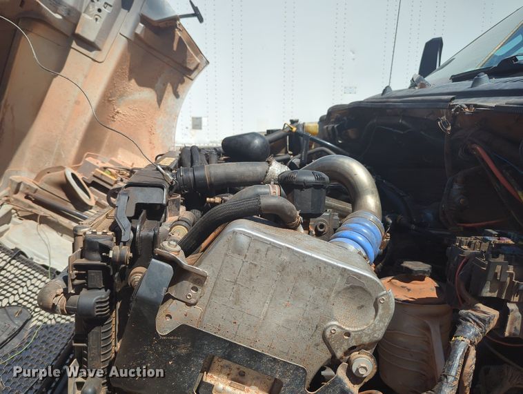 image for item MY9927 2017 Ford F650 Super Duty  roll-off container truck