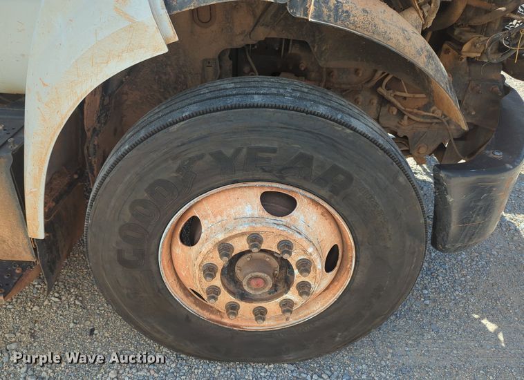 image for item MY9927 2017 Ford F650 Super Duty  roll-off container truck