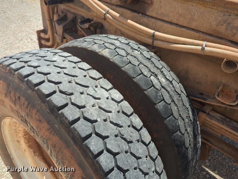 image for item MY9927 2017 Ford F650 Super Duty  roll-off container truck