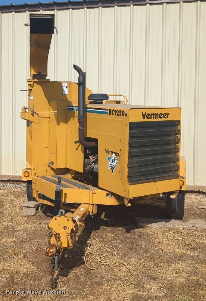 image for item MY9949 1999 Vermeer BC1250A  wood chipper