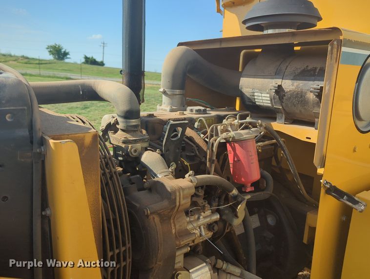 image for item MY9949 1999 Vermeer BC1250A  wood chipper