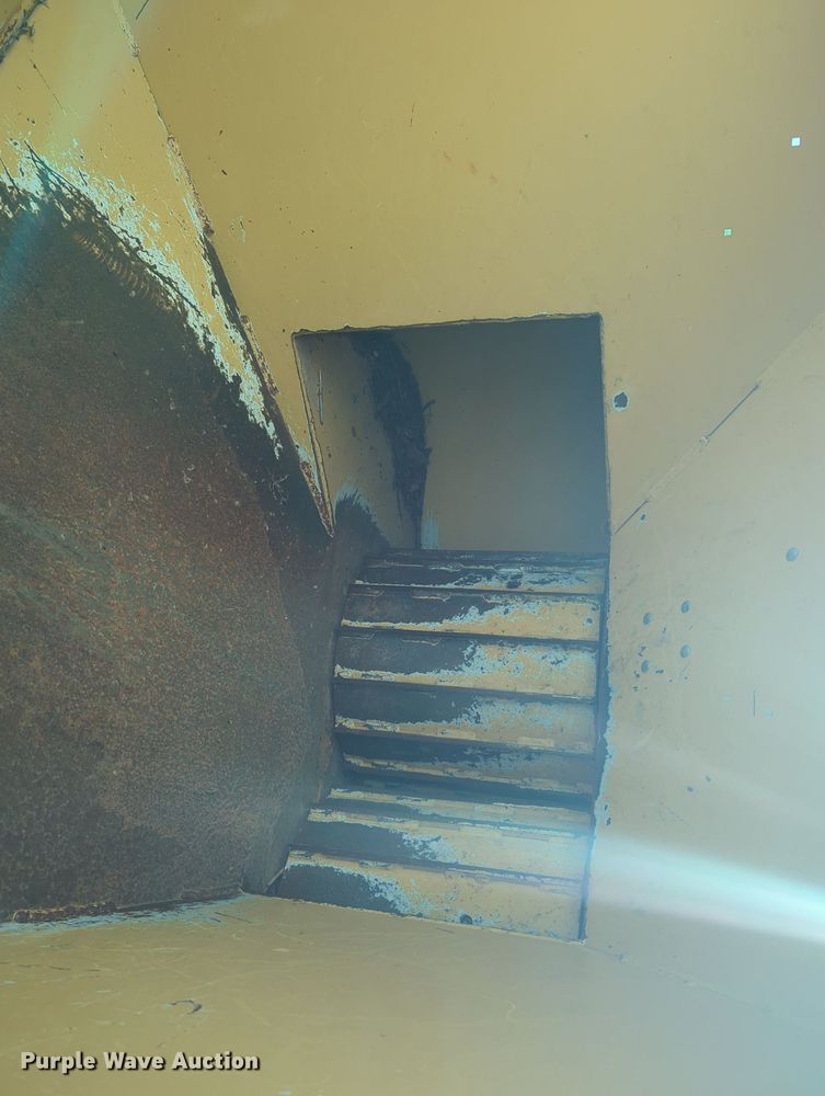 image for item MY9949 1999 Vermeer BC1250A  wood chipper