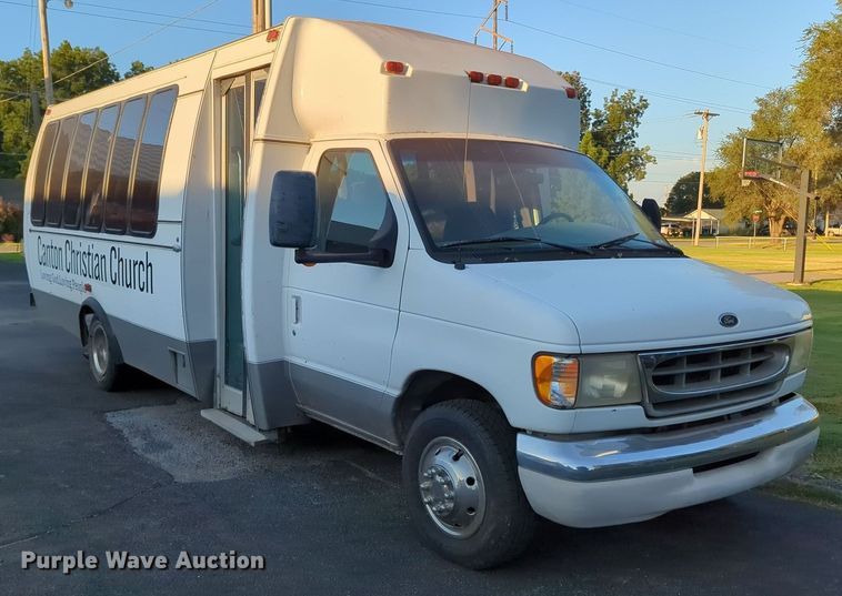 image for item MY9952 1998 Ford E350  shuttle bus