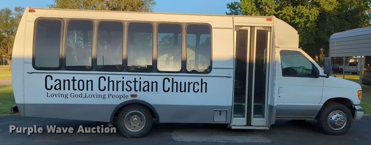 image for item MY9952 1998 Ford E350  shuttle bus