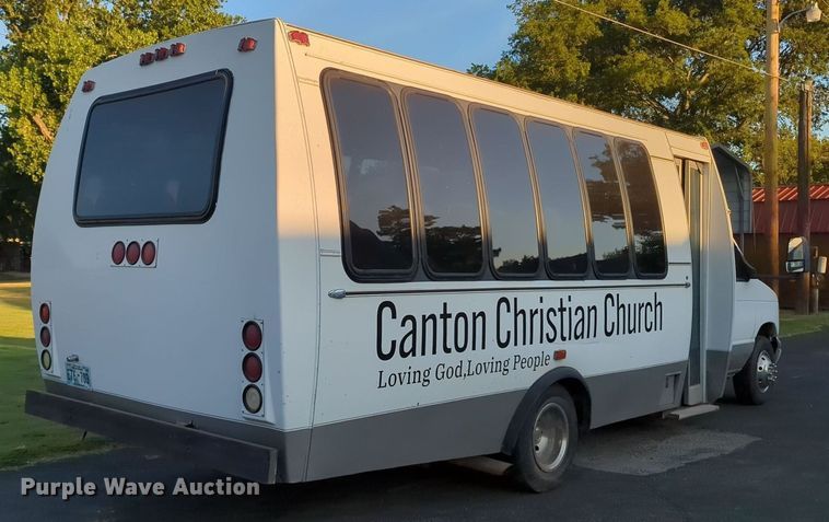 image for item MY9952 1998 Ford E350  shuttle bus