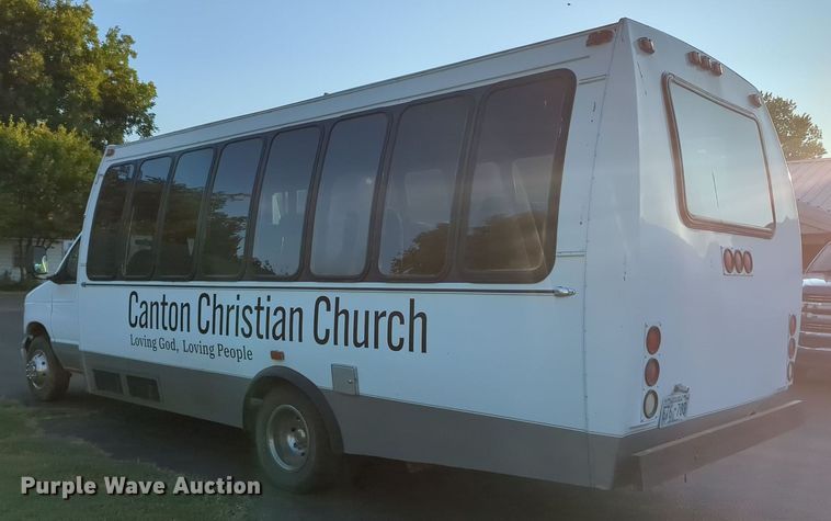 image for item MY9952 1998 Ford E350  shuttle bus