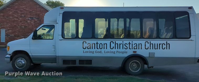 image for item MY9952 1998 Ford E350  shuttle bus