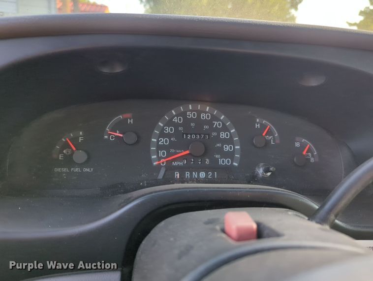 image for item MY9952 1998 Ford E350  shuttle bus