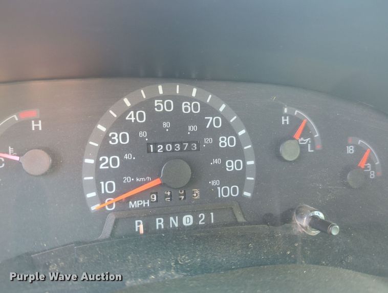 image for item MY9952 1998 Ford E350  shuttle bus