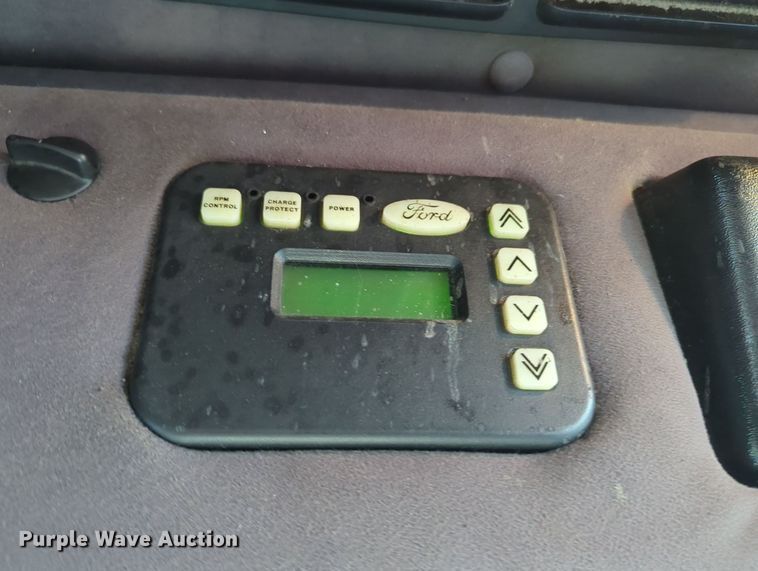 image for item MY9952 1998 Ford E350  shuttle bus