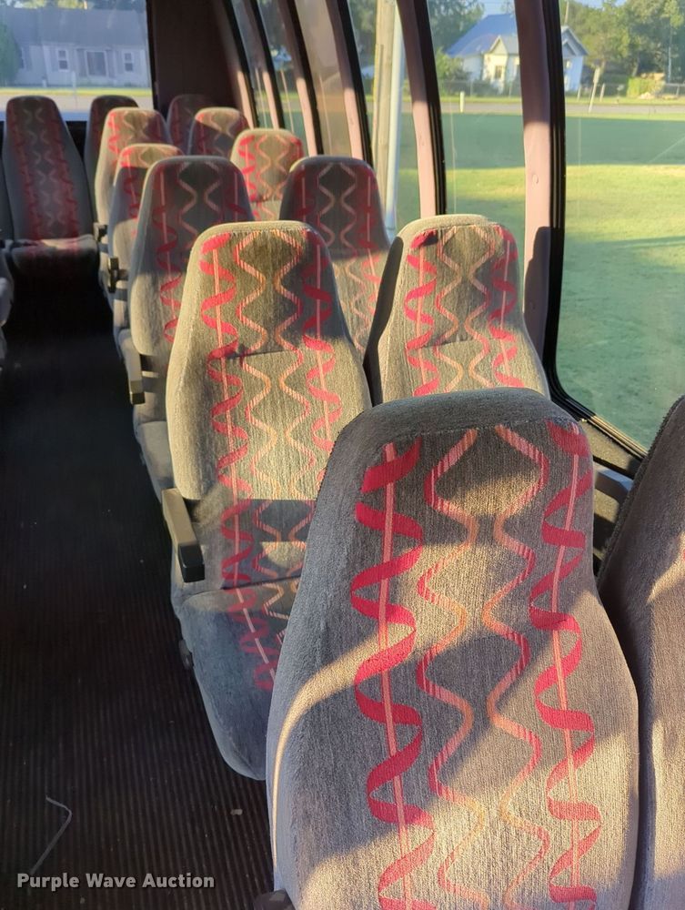 image for item MY9952 1998 Ford E350  shuttle bus