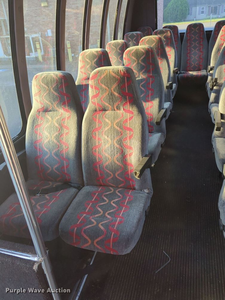 image for item MY9952 1998 Ford E350  shuttle bus