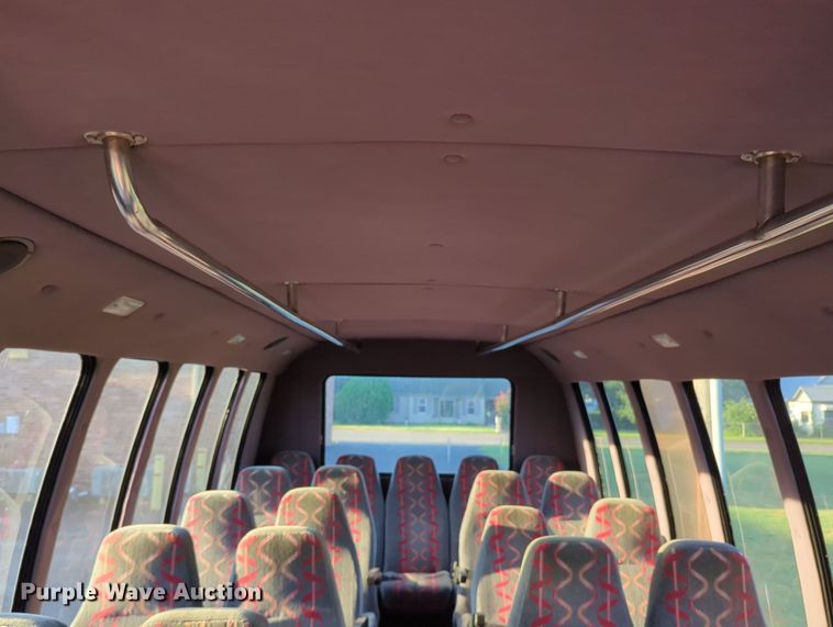 image for item MY9952 1998 Ford E350  shuttle bus