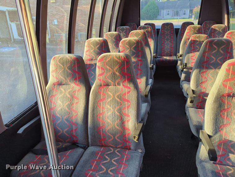 image for item MY9952 1998 Ford E350  shuttle bus