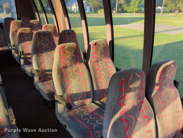 image for item MY9952 1998 Ford E350  shuttle bus