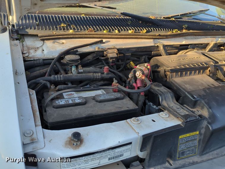 image for item MY9952 1998 Ford E350  shuttle bus