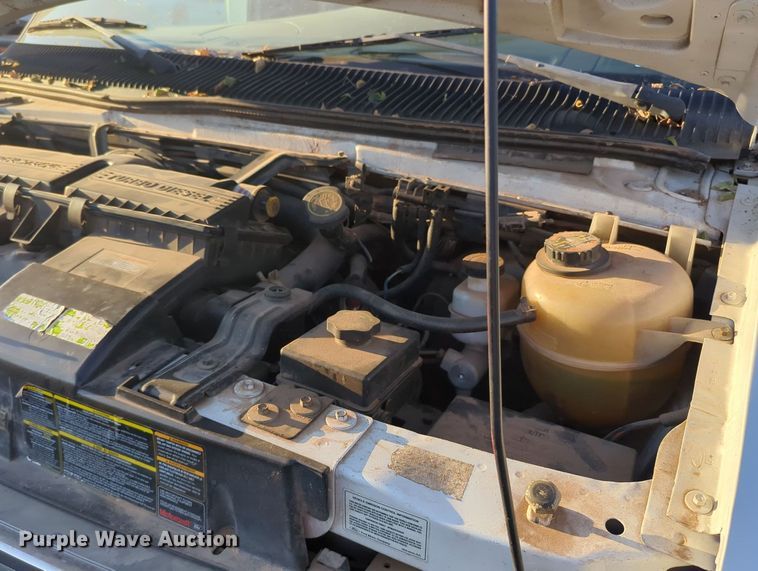 image for item MY9952 1998 Ford E350  shuttle bus