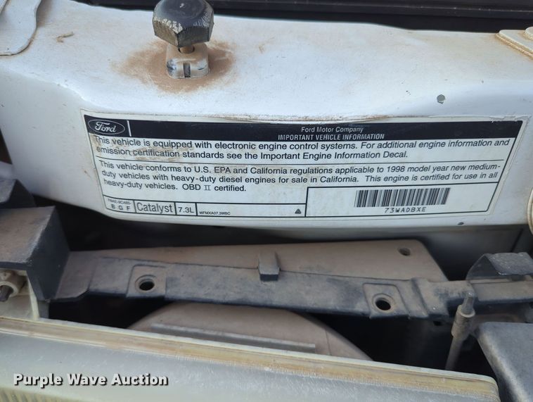 image for item MY9952 1998 Ford E350  shuttle bus