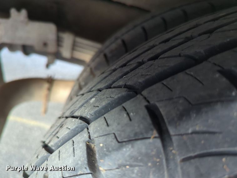 image for item MY9952 1998 Ford E350  shuttle bus