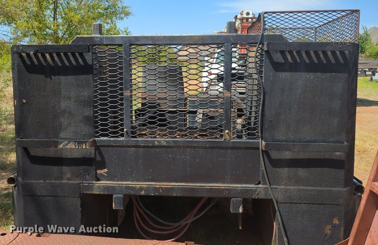 image for item MY9977 Gin pole truck bed