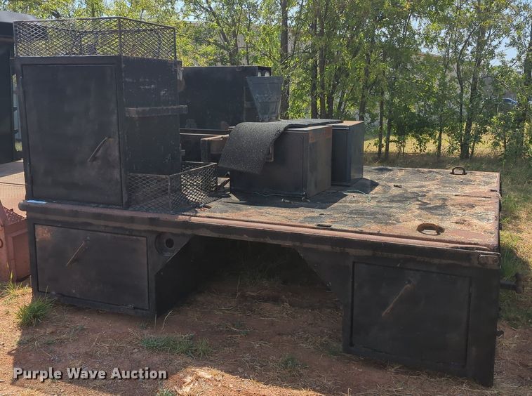 image for item MY9977 Gin pole truck bed