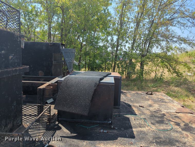 image for item MY9977 Gin pole truck bed