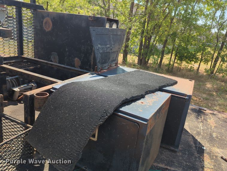 image for item MY9977 Gin pole truck bed