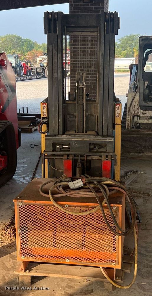 image for item NA9122 Hyster N40ER  forklift