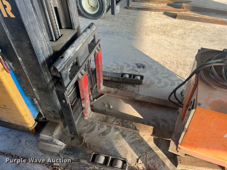 image for item NA9122 Hyster N40ER  forklift