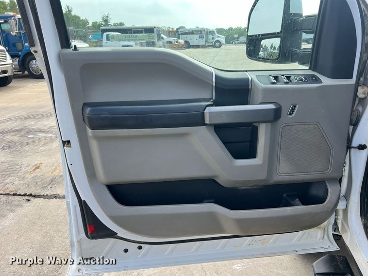 image for item NA9124 2017 Ford F250 XLT  SuperCab pickup truck