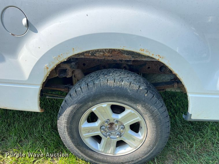 image for item NA9136 2004 Ford F150 XLT  SuperCrew pickup truck