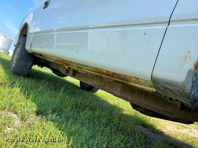 image for item NA9136 2004 Ford F150 XLT  SuperCrew pickup truck