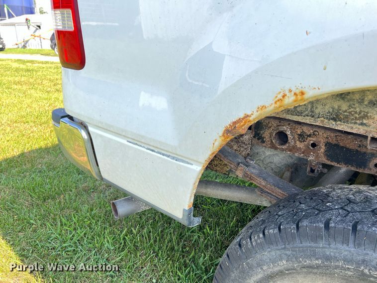 image for item NA9136 2004 Ford F150 XLT  SuperCrew pickup truck