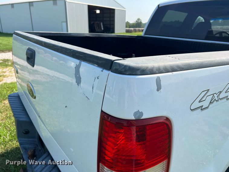 image for item NA9136 2004 Ford F150 XLT  SuperCrew pickup truck