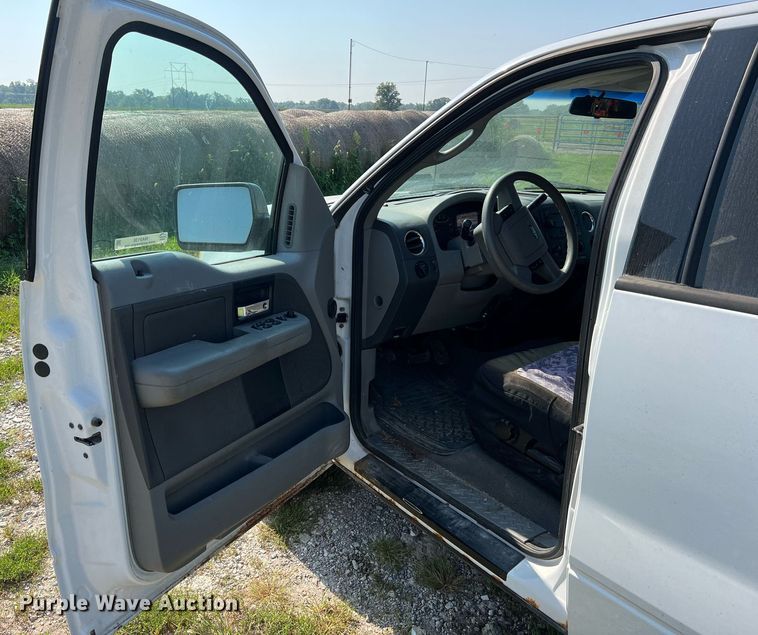 image for item NA9136 2004 Ford F150 XLT  SuperCrew pickup truck