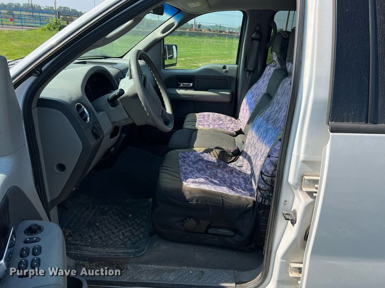 image for item NA9136 2004 Ford F150 XLT  SuperCrew pickup truck