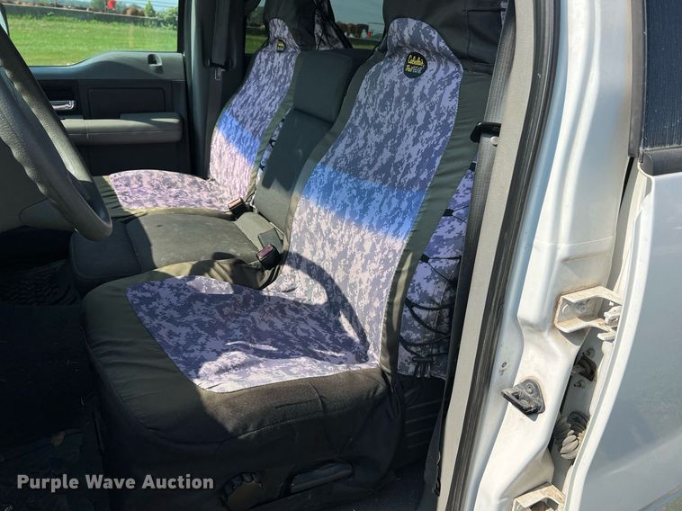 image for item NA9136 2004 Ford F150 XLT  SuperCrew pickup truck