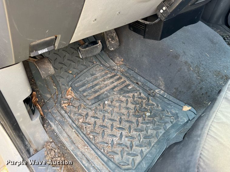 image for item NA9136 2004 Ford F150 XLT  SuperCrew pickup truck