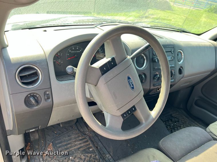 image for item NA9136 2004 Ford F150 XLT  SuperCrew pickup truck