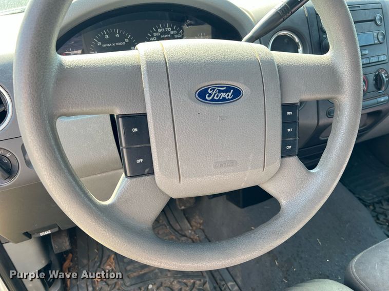 image for item NA9136 2004 Ford F150 XLT  SuperCrew pickup truck