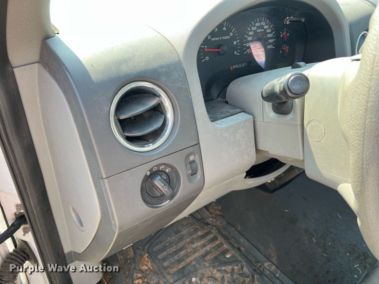 image for item NA9136 2004 Ford F150 XLT  SuperCrew pickup truck