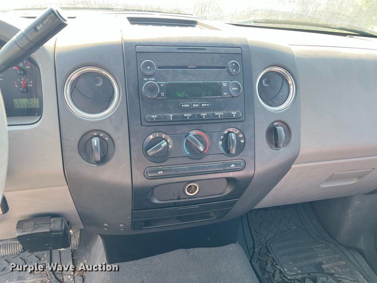 image for item NA9136 2004 Ford F150 XLT  SuperCrew pickup truck