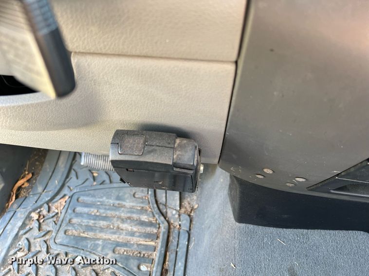 image for item NA9136 2004 Ford F150 XLT  SuperCrew pickup truck