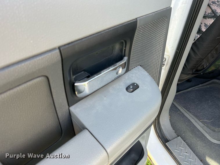 image for item NA9136 2004 Ford F150 XLT  SuperCrew pickup truck