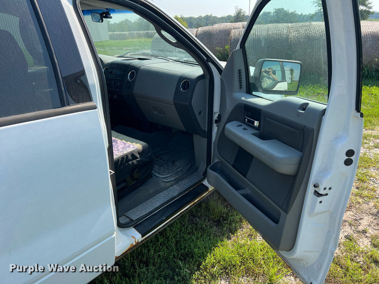 image for item NA9136 2004 Ford F150 XLT  SuperCrew pickup truck