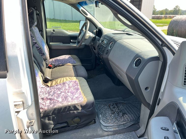 image for item NA9136 2004 Ford F150 XLT  SuperCrew pickup truck