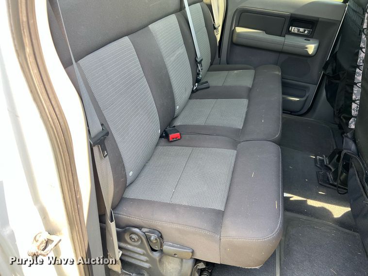 image for item NA9136 2004 Ford F150 XLT  SuperCrew pickup truck