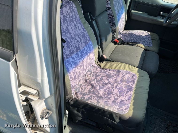 image for item NA9136 2004 Ford F150 XLT  SuperCrew pickup truck